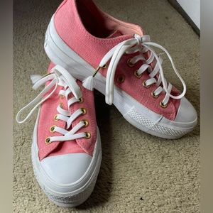 Pink converse low top platforms